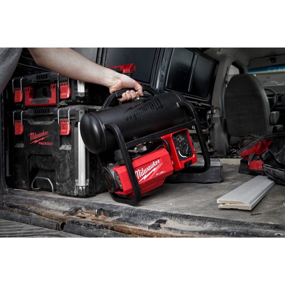 MILWAUKEE Akku Druckluft Kompressor Fuel M18FAC-0 ohne Akku & Ladegerät im Karton