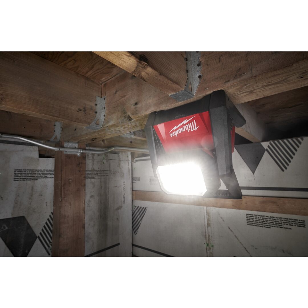 MILWAUKEE Akku-Flutstrahler M18HOAL-0 ohne Akku & Ladegerät im Karton
