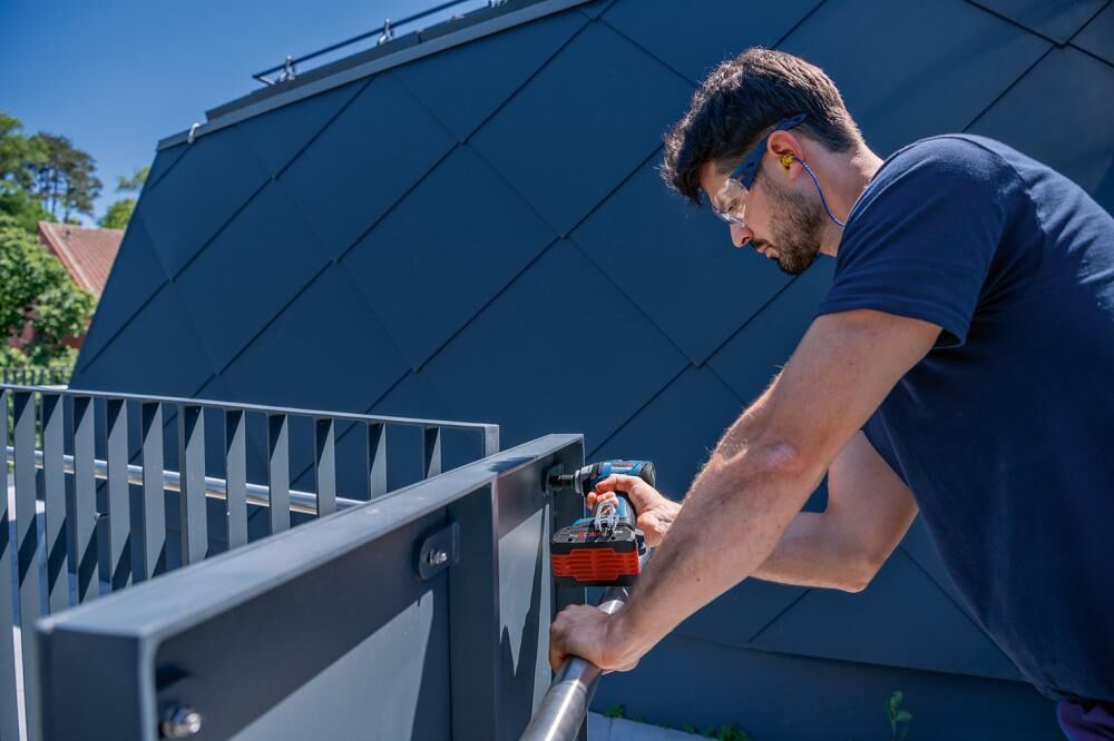 BOSCH Akku-Schlagschrauber GDS 18V-330 2x4Ah Ladegerät L-BOXX