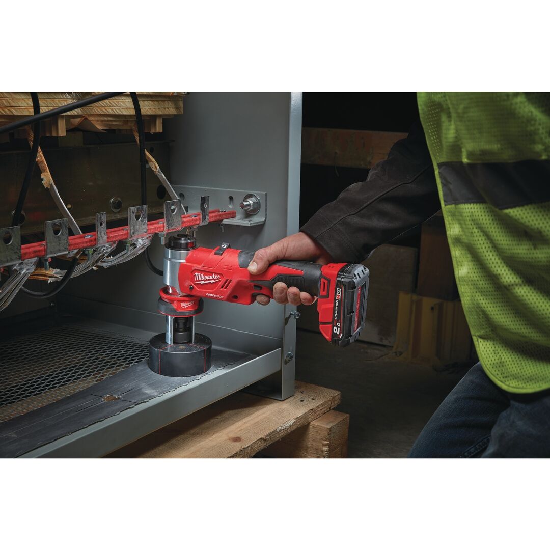 MILWAUKEE Akku-Lochstanzer M18HKP-201CA 1x2,0Ah Ladegerät Zubehör Set