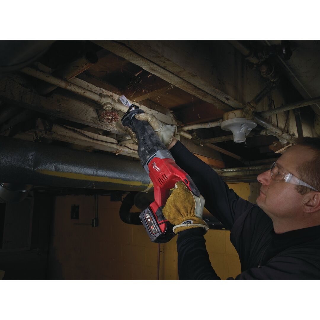 MILWAUKEE Akku-Säbelsäge M18BSX-402C 2x4Ah Ladegerät im Koffer