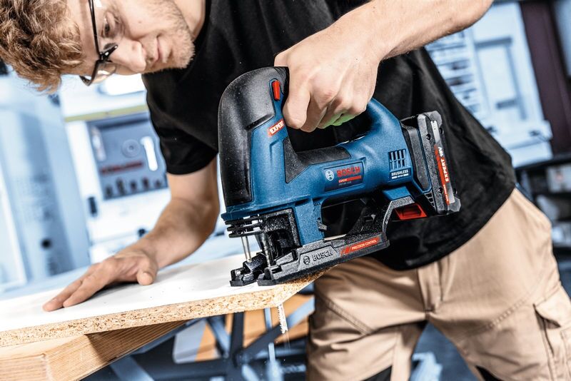 BOSCH EXPERT Akku-Stichsäge EXST18V-155B solo, in L-BOXX
