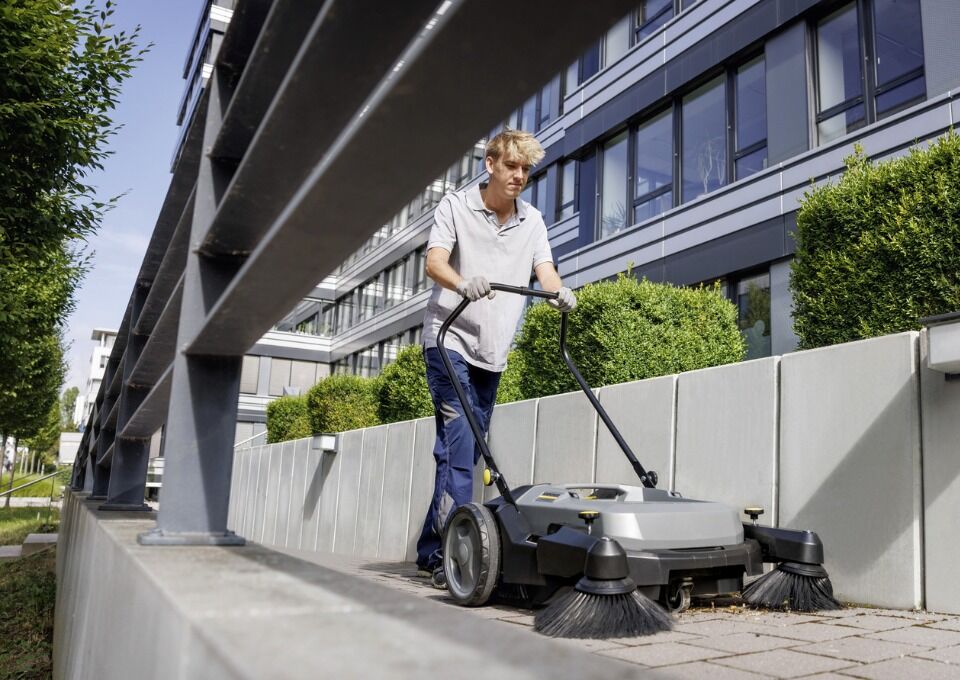 Unbenannt-18-Krcher Button Kehrmaschinen (1)