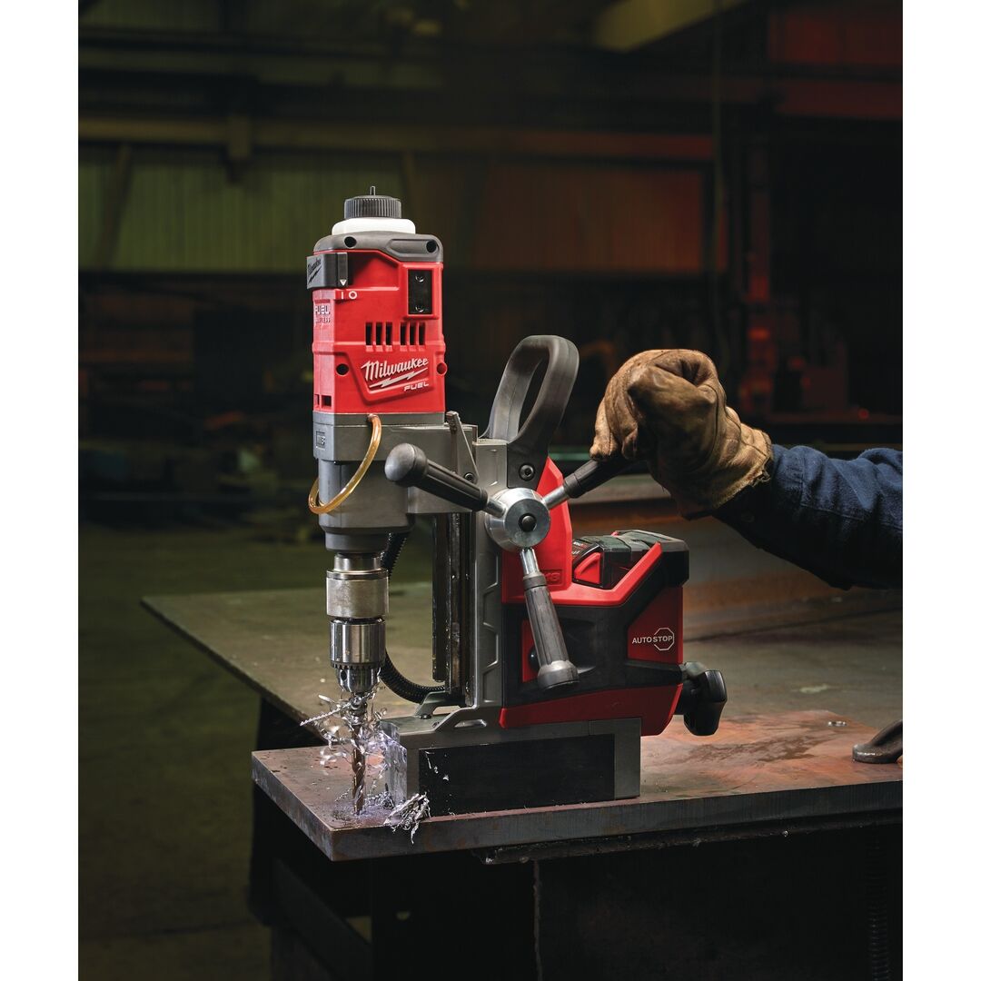 MILWAUKEE Akku-Magnetkernbohrsystem FUEL M18 FMDP 5Ah