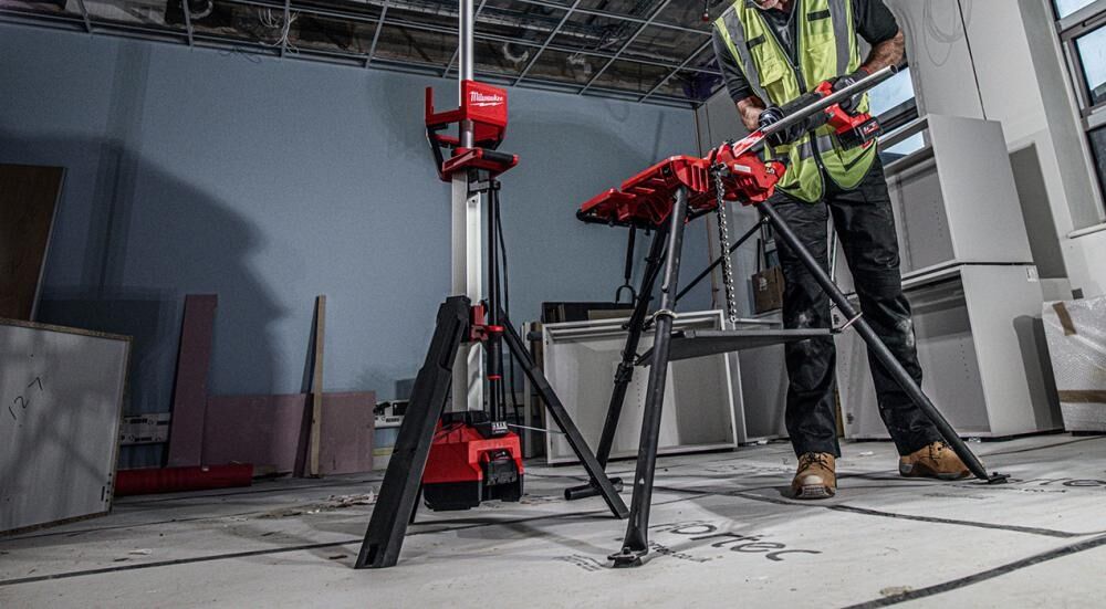 MILWAUKEE Akku-Baustrahler Flutlichtstrahler M18HOSALC-0 mit Ladefunktion