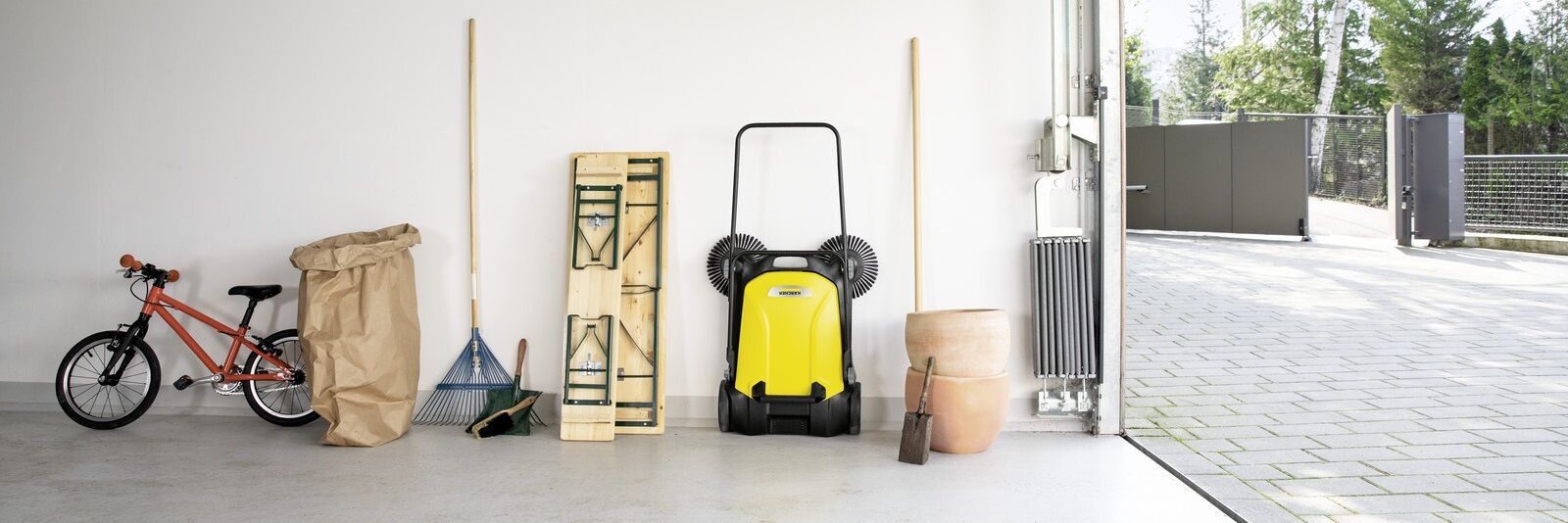 Kehrmaschine_in_der_Garage