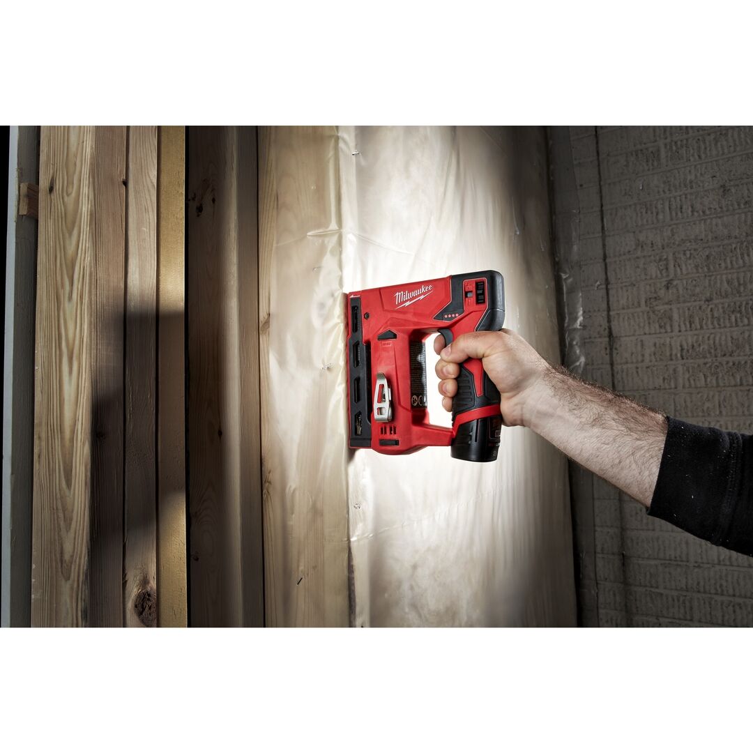 MILWAUKEE Akku-Tacker M12BST-0 Solo im Karton