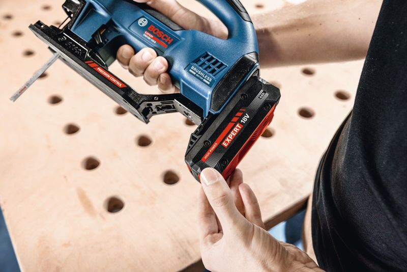 BOSCH EXPERT Akku-Stichsäge EXST18V-155B solo, in L-BOXX