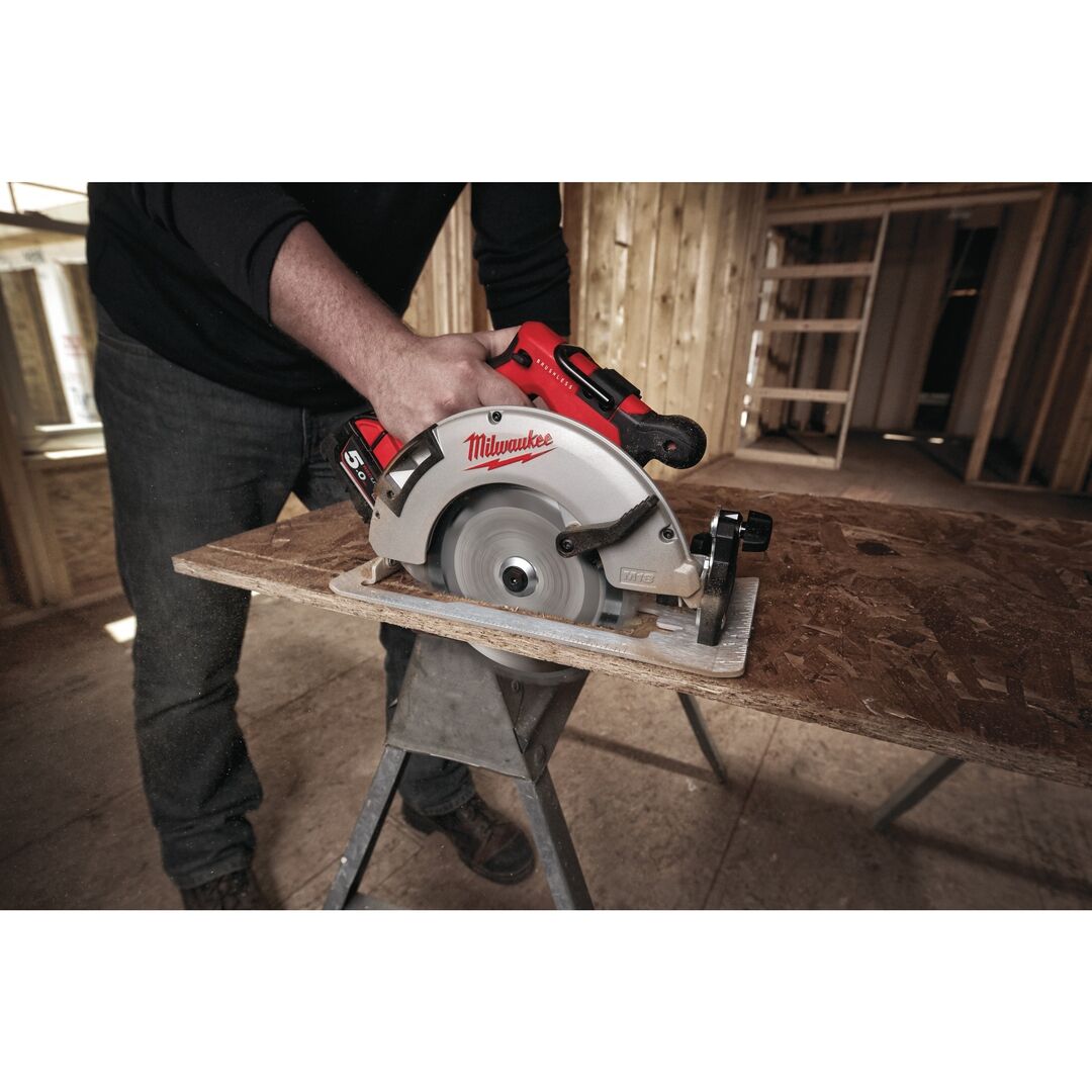 MILWAUKEE Akku-Handkreissäge M18BLCS66-502x 2x18V 5Ah Ladegerät