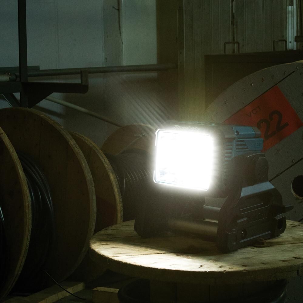 MAKITA Akku-Baustrahler DEADML811 ohne Akku & Ladegerät im Karton