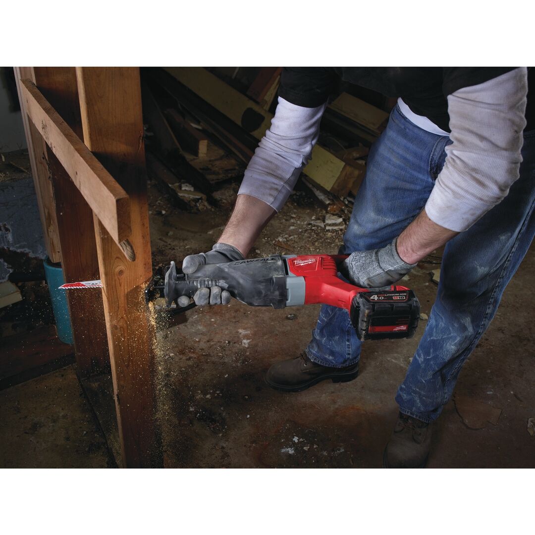 MILWAUKEE Akku-Säbelsäge M18BSX-402C 2x4Ah Ladegerät im Koffer