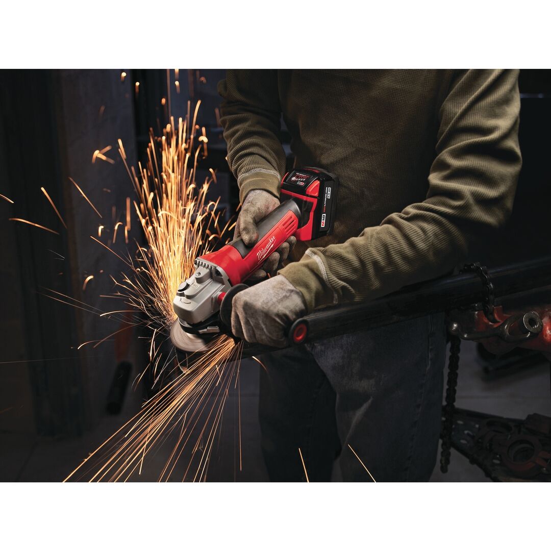 MILWAUKEE Akku-Winkelschleifer HD18AG-115-402C 2x4Ah Ladeg Koffer