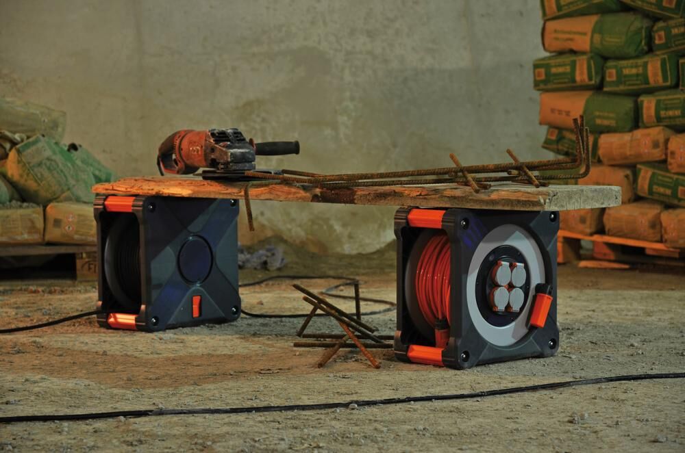 BRENNENSTUHL Kabeltrommel professionalLINE 33m H07BQ-F3G2,5
