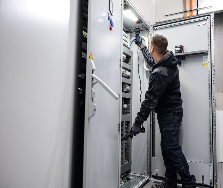 BOSCH EXPERT Spannungsprüfer EXVT1000-17