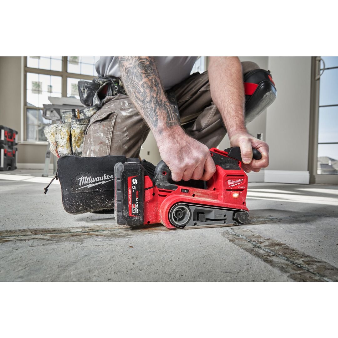 MILWAUKEE Akku-Bandschleifer M18FBTS75-502X 2x18V 5Ah Ladegerät