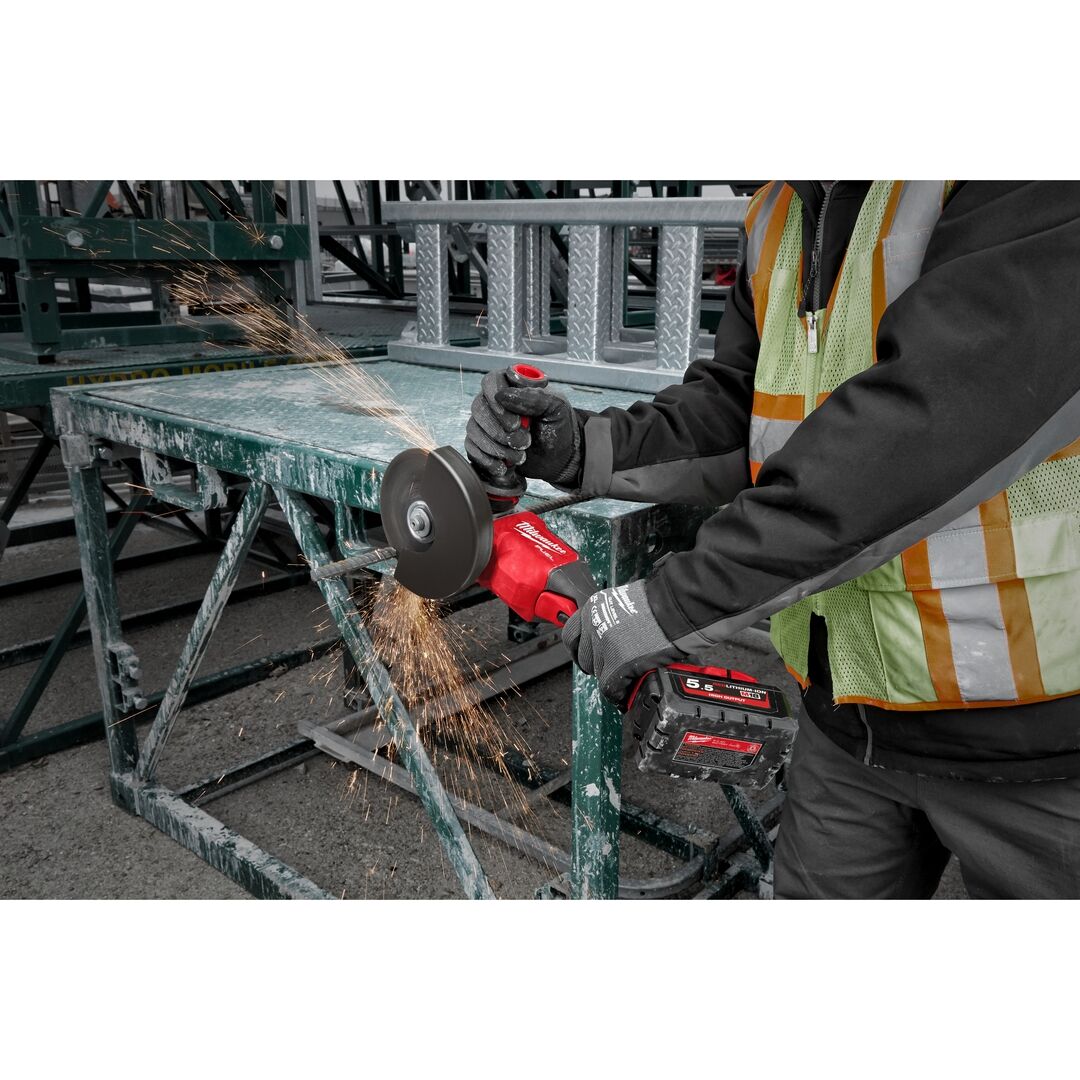 MILWAUKEE Akku-Winkelschleifer FHSAG125XPDB-552X 2x18V 5,5Ah Ladegerät