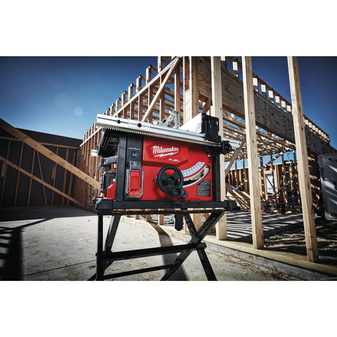 MILWAUKEE Akku-Tischkreissäge M18FTS210-121B 1x18V 12Ah Ladegerät