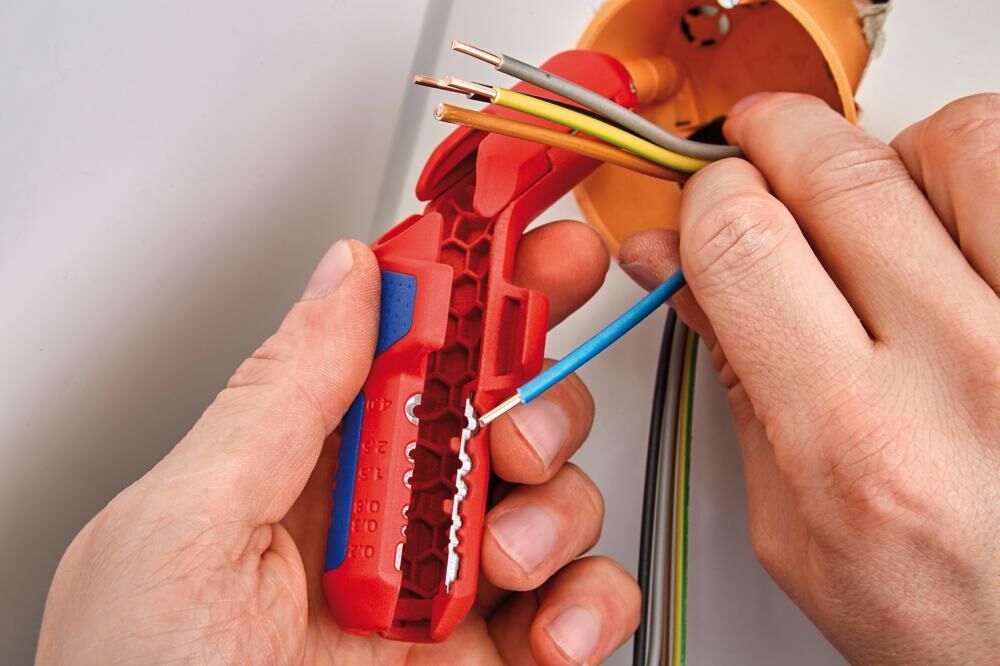 KNIPEX ErgoStrip Universal-Abmantelungswerkzeug 135mm 16 95 01 SB
