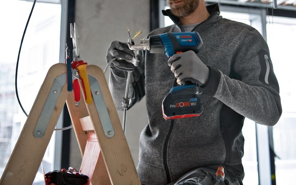 BOSCH Akku-Heißluftgebläse GHG 18V-50 ohne Akku & Ladegerät in L-BOXX