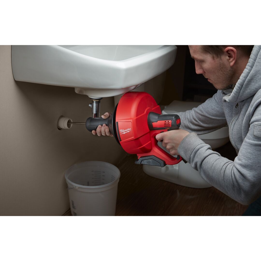 MILWAUKEE Akku-Rohrreiniger M12BDC8-0C ohne Akku & Ladegerät im Eimer