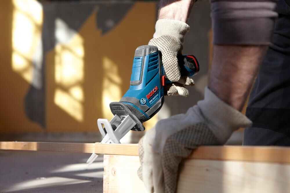 BOSCH Akku-Säbelsäge GSA 12V- 14 Clic & Go Professional L-BOXX