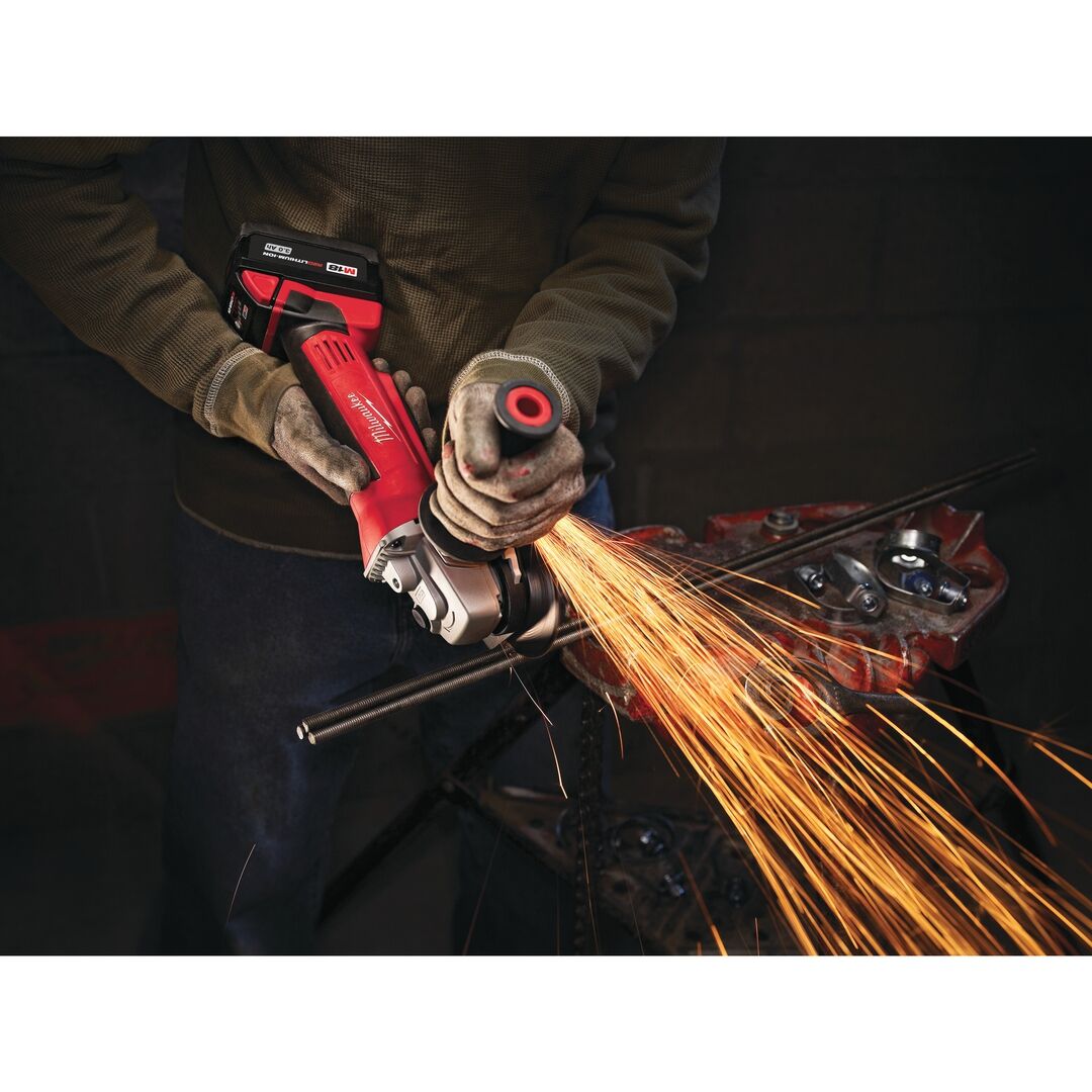 MILWAUKEE Akku-Winkelschleifer HD18AG-115-402C 2x4Ah Ladeg Koffer