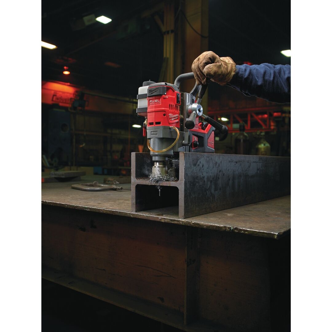 MILWAUKEE Akku-Magnetkernbohrsystem FUEL M18 FMDP 5Ah