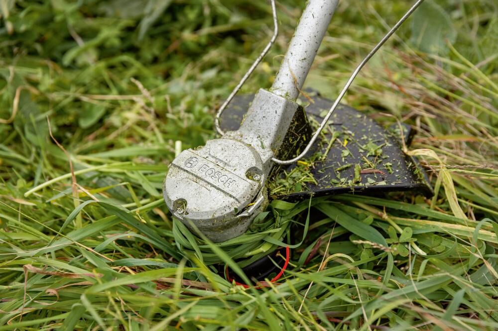 BOSCH Akku-Rasentrimmer GRT 18V-33 ohne Akku & Ladegerät im Karton