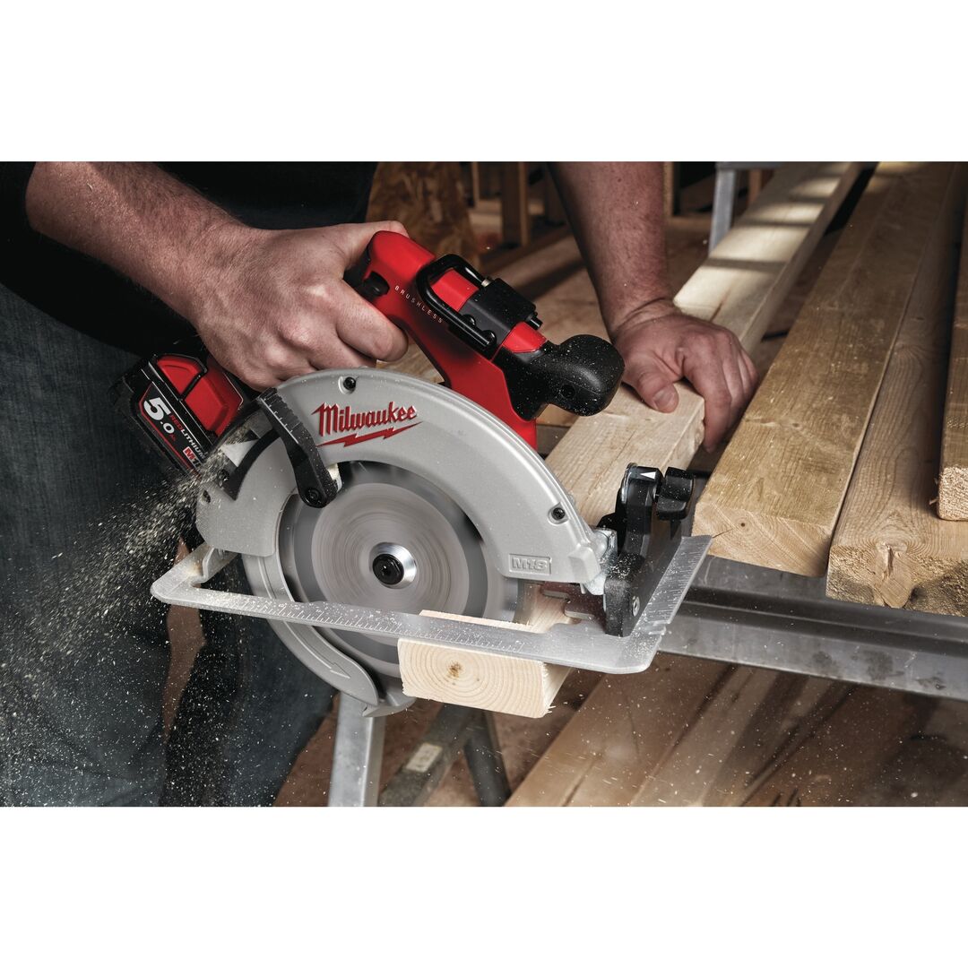 MILWAUKEE Akku-Handkreissäge M18BLCS66-502x 2x18V 5Ah Ladegerät
