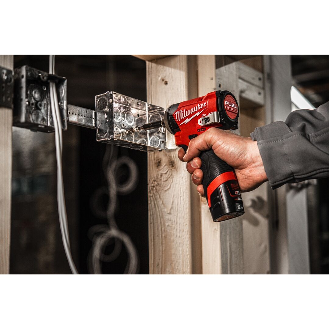 MILWAUKEE Akku-Schlagschrauber 1/4" Hex M12FID2-202X 2x12V/2,0Ah Ladegerät