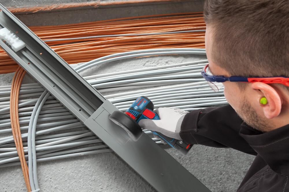 BOSCH Akku-Winkelschleifer GWS 12V-76 2x12V 3Ah Ladegerät L-BOXX