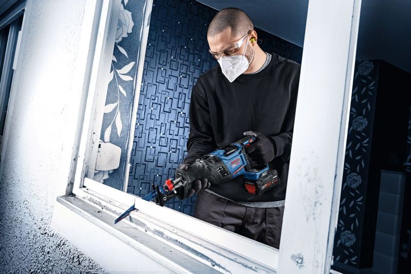 BOSCH EXPERT Akku-Säbelsäge EXSA18V-32 solo, in L-BOXX