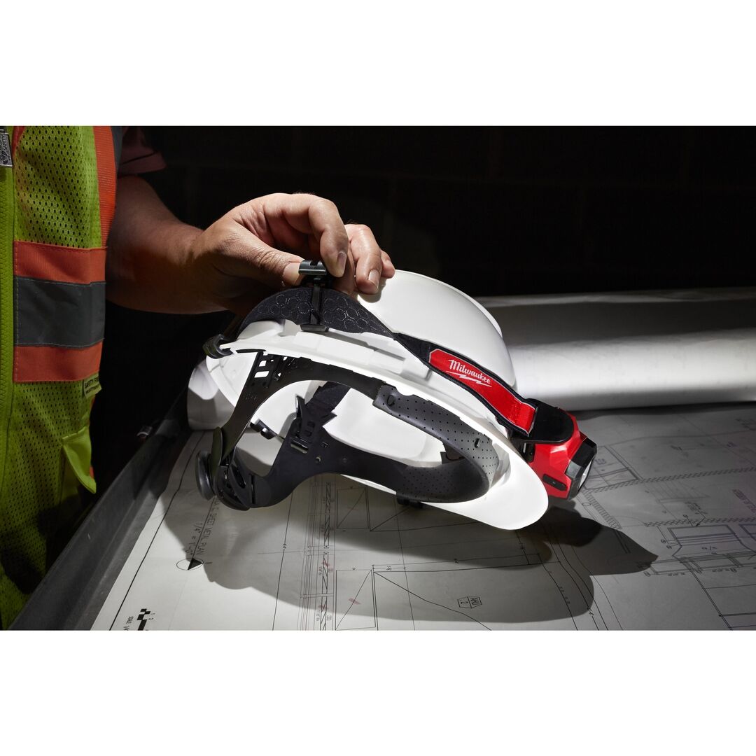 MILWAUKEE Akku-Stirnlampe L4HL-301 inkl. Akku USB Kabel