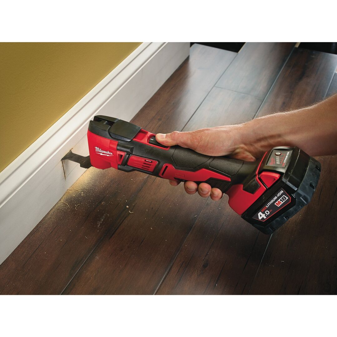 MILWAUKEE Akku-Multitool M18 BMT 4Ah + 2Ah