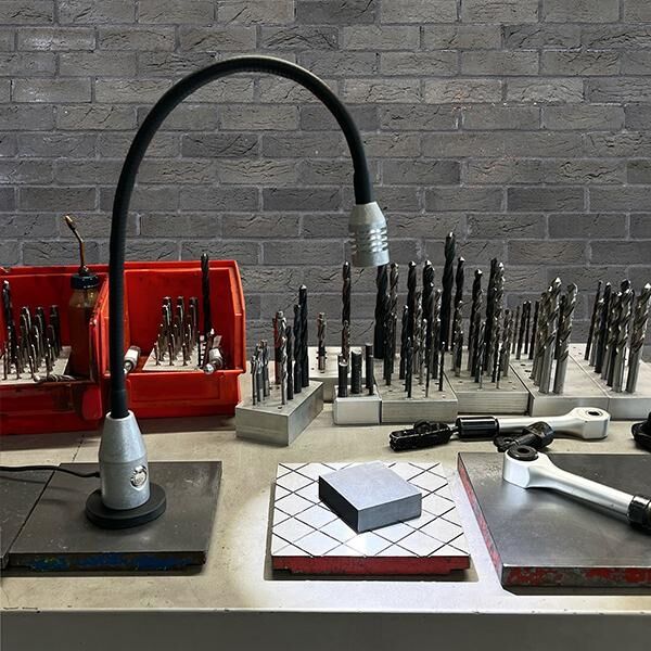 BAUER & BÖCKER Arbeitsplatzleuchte 250lm Punktstrahler