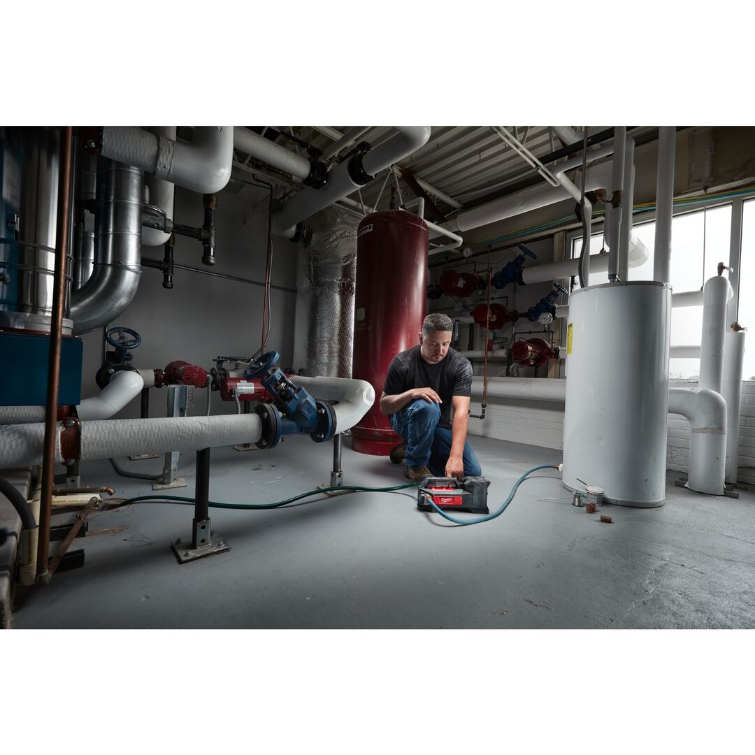 MILWAUKEE Akku-Transferpumpe M18BTP-0