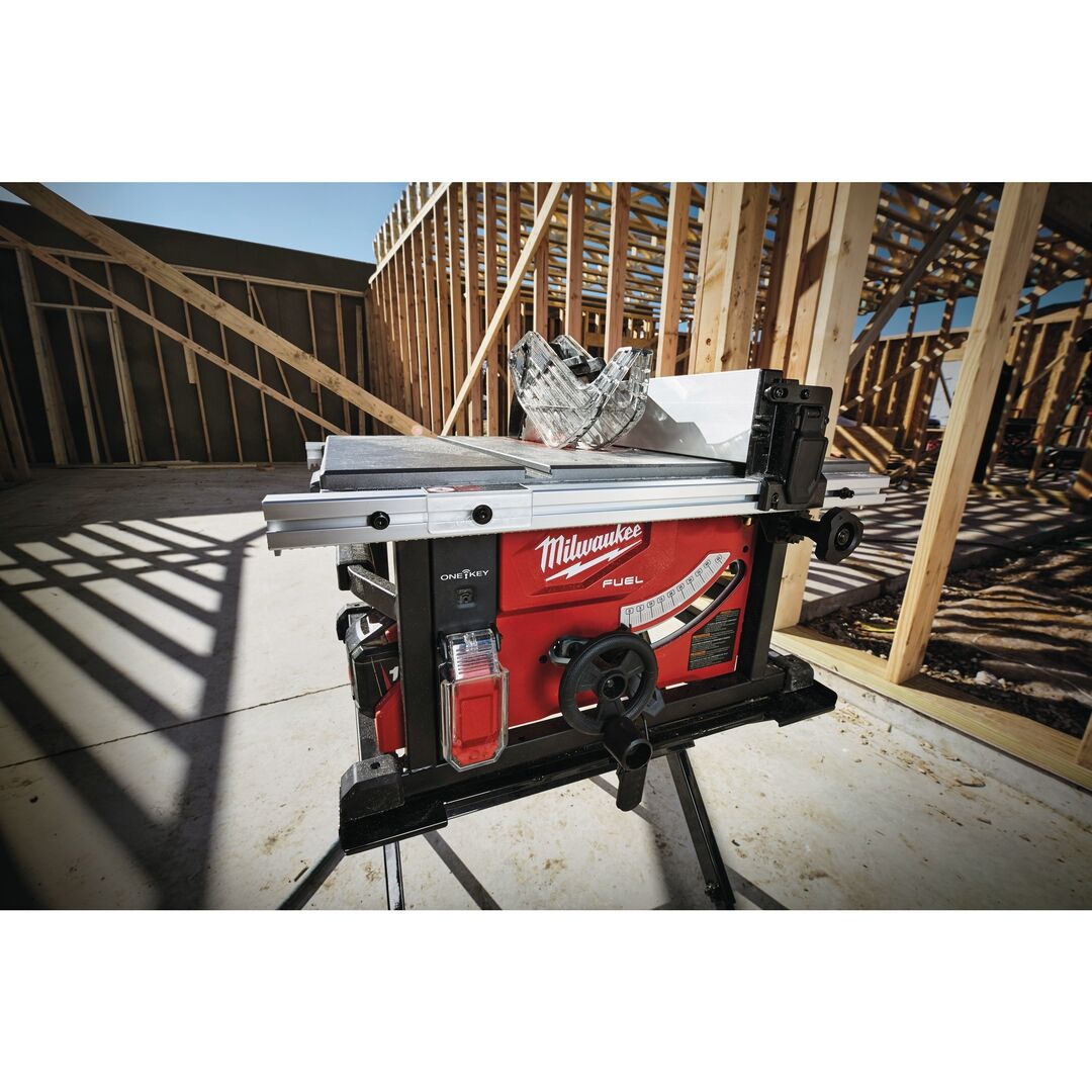 MILWAUKEE Akku-Tischkreissäge M18FTS210-121B 1x18V 12Ah Ladegerät