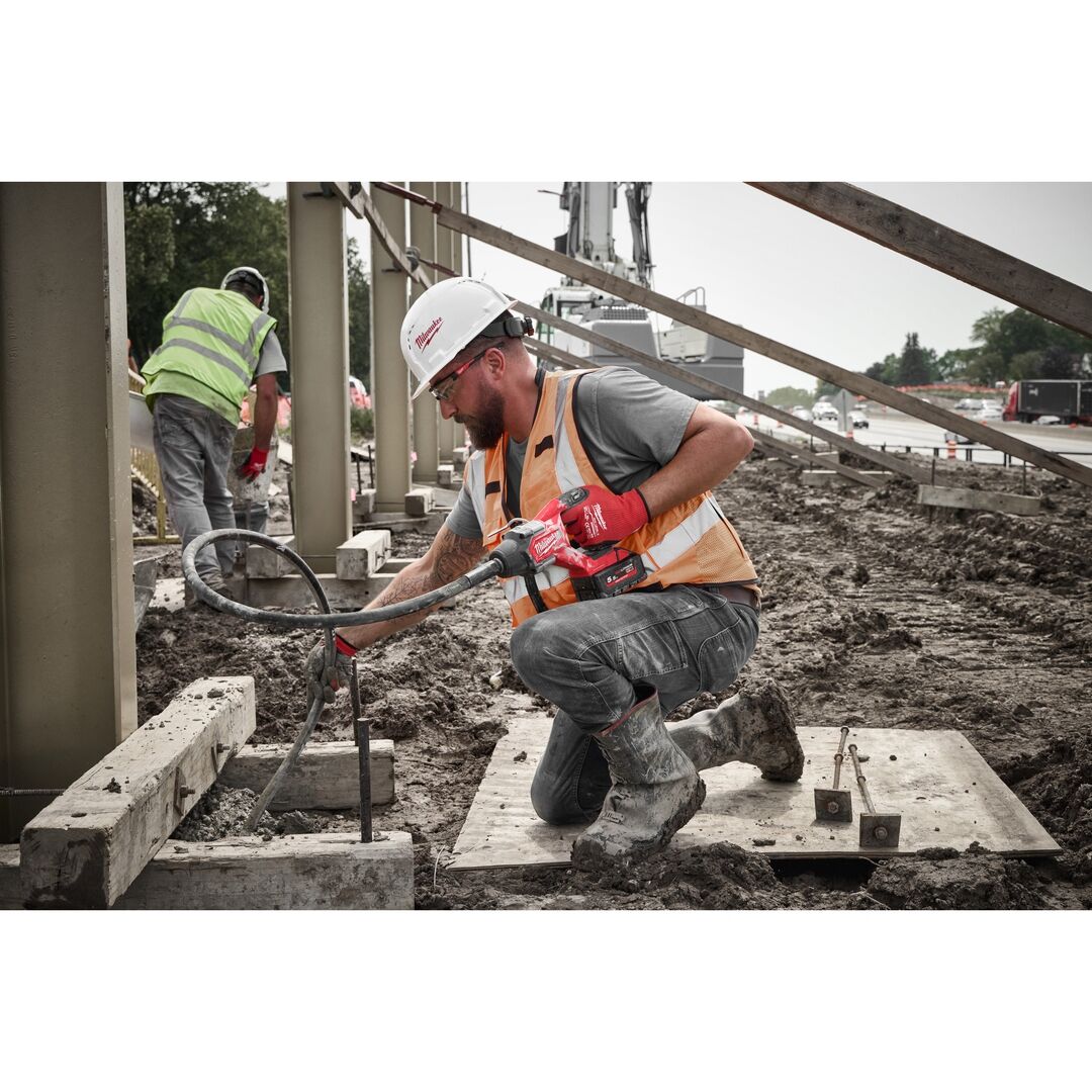 MILWAUKEE Akku-Betonrüttler M18FCVN24-551 1x18V 5,5Ah Ladegerät