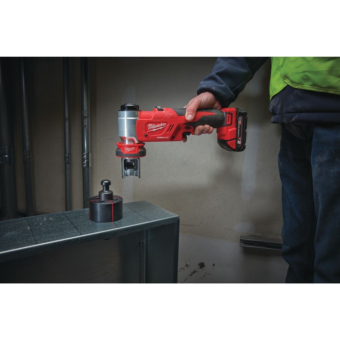 MILWAUKEE Akku-Lochstanzer M18HKP-201CA 1x2,0Ah Ladegerät Zubehör Set