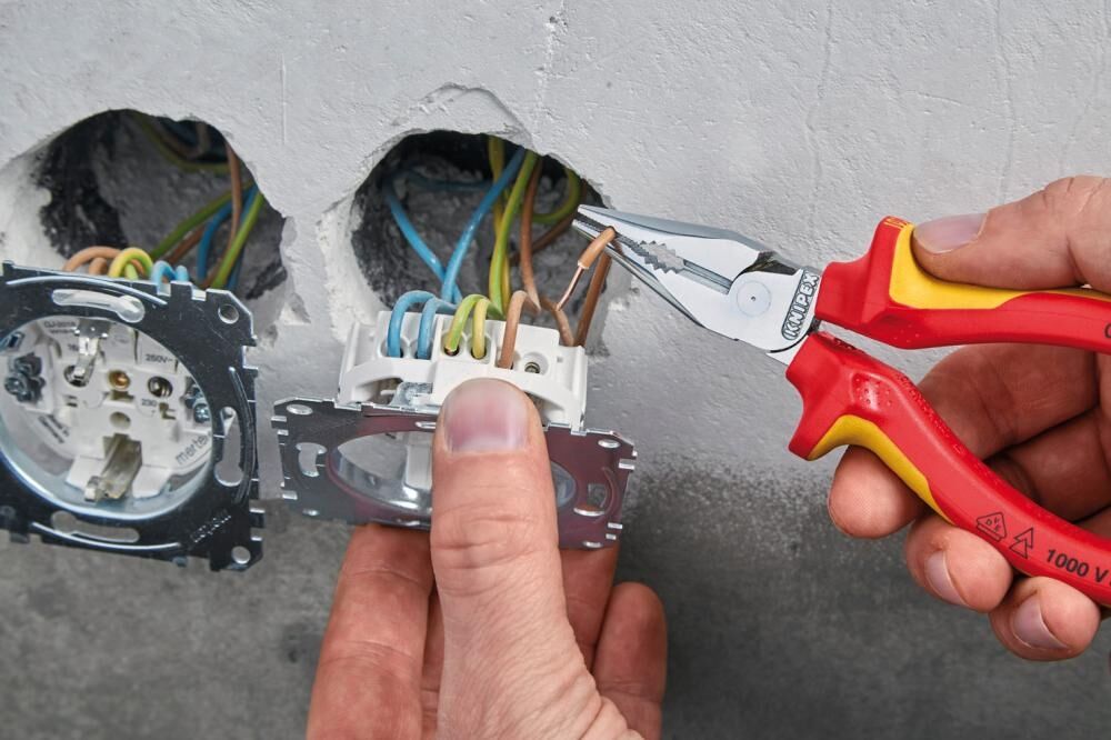 KNIPEX Spitz-Kombizange 145mm Mehrkomponenten-Hülle VDE verchromt 08 26 145 T